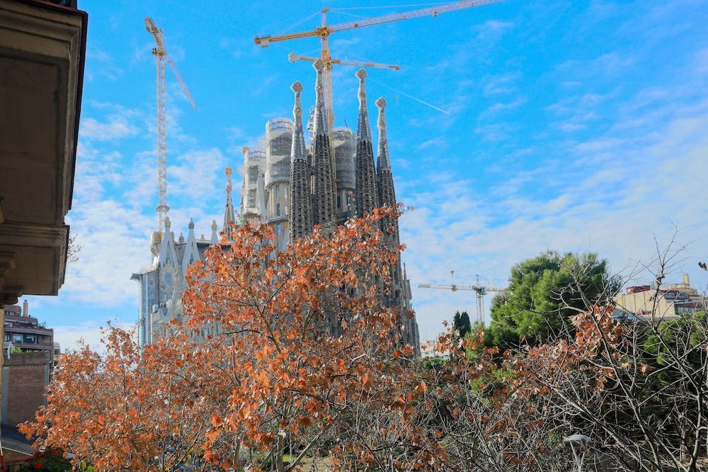 Bbarcelona Sagrada Familia Garden Apartment Exterior photo